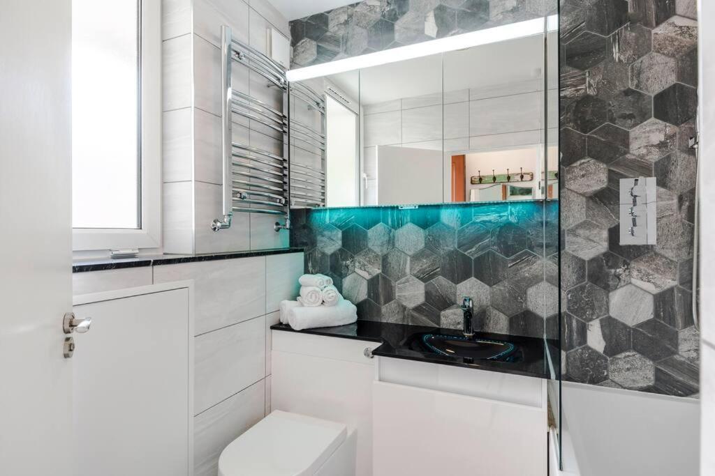The Clarence, Central London Apartment W/ Wifi Eksteriør billede